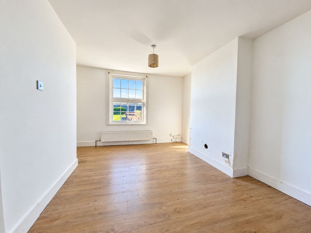 Property photo 3 of 10 5594864
