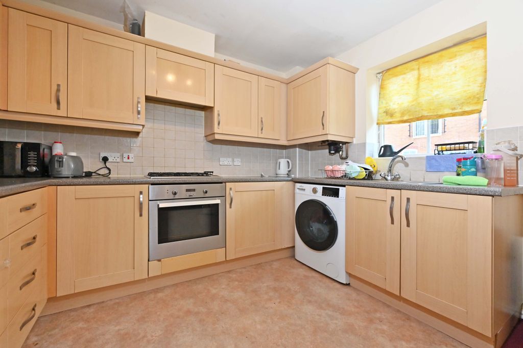 Property photo 3 of 17 Kitchen