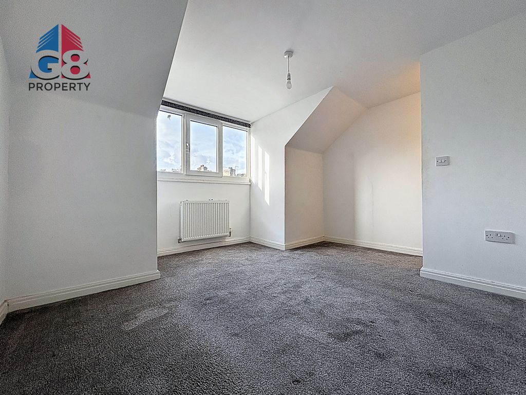 Property photo 3 of 8 Gallery