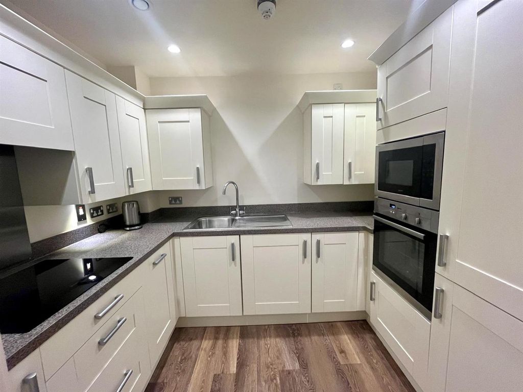 Property photo 3 of 27 Kitchen