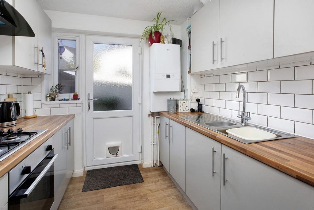 Property photo 2 of 19