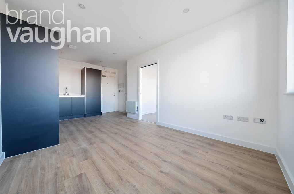 Property photo 1 of 5 Living/Kitchen Area
