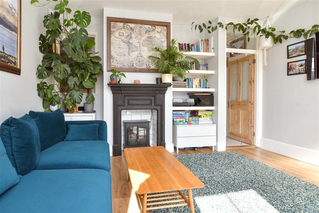 Property photo 3 of 12 Lounge