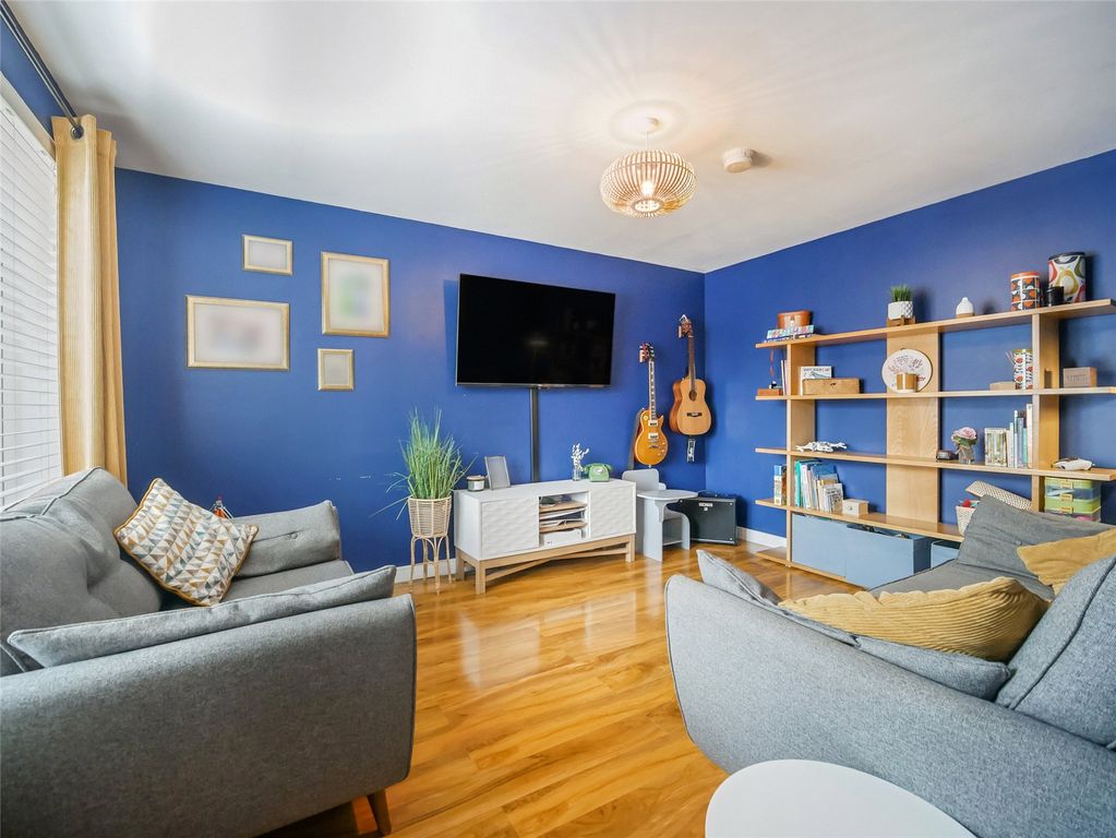 Property photo 3 of 20 Living Room