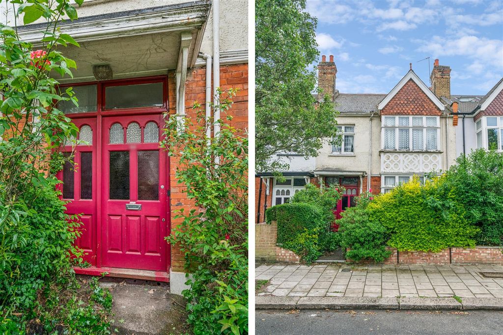 Property photo 1 of 15 For Sale - Stile Hall Gardens, W4