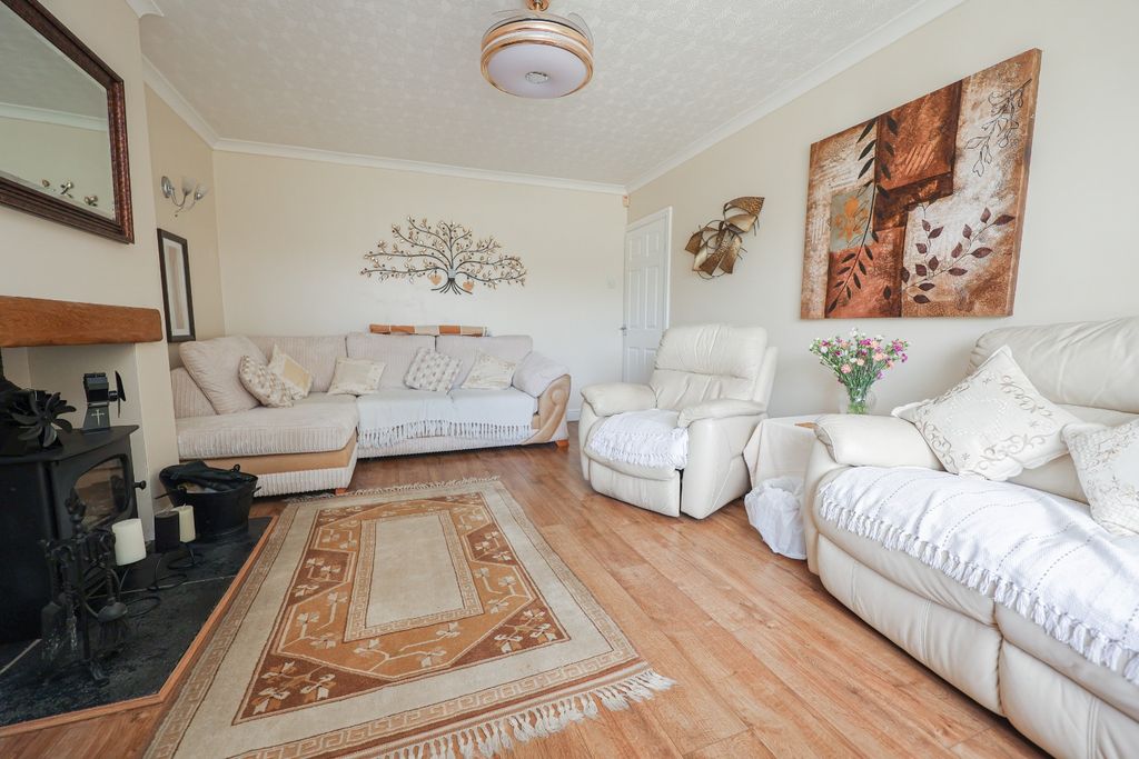 Property photo 3 of 22 4384334