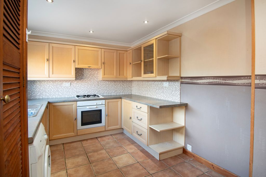 Property photo 3 of 23