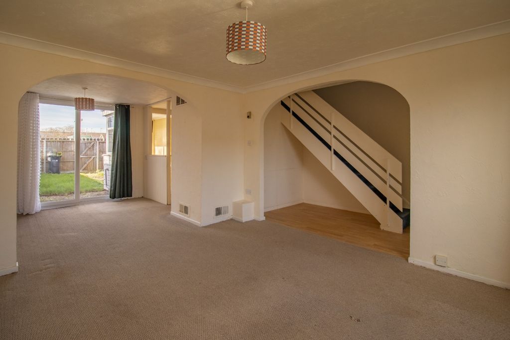 Property photo 2 of 17 4903182