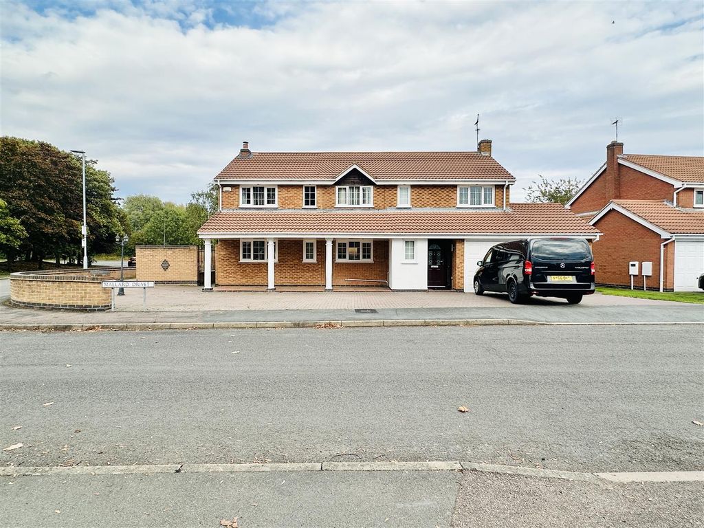 Property photo 1 of 33 Outside