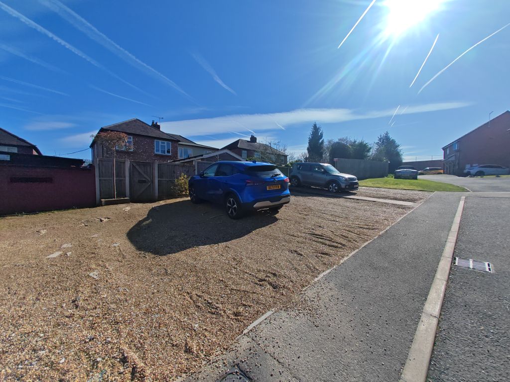 Property photo 2 of 23 Parking