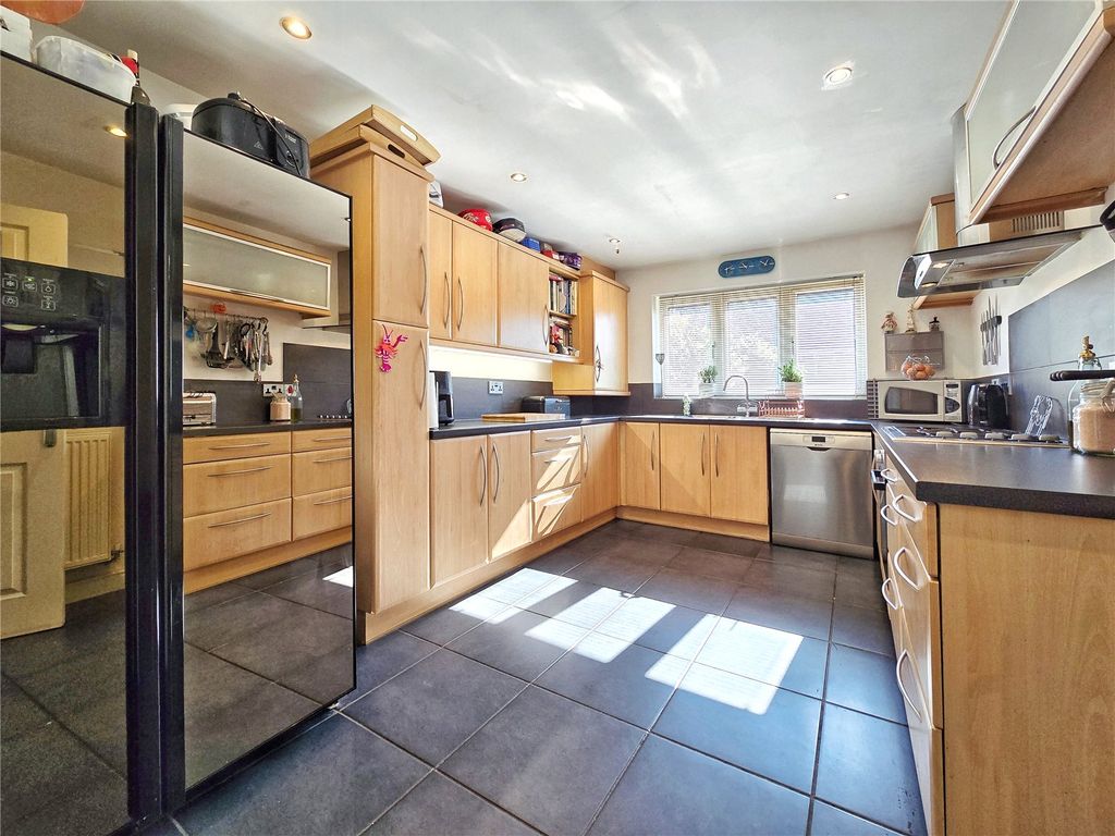 Property photo 3 of 28 Modern Kitchen