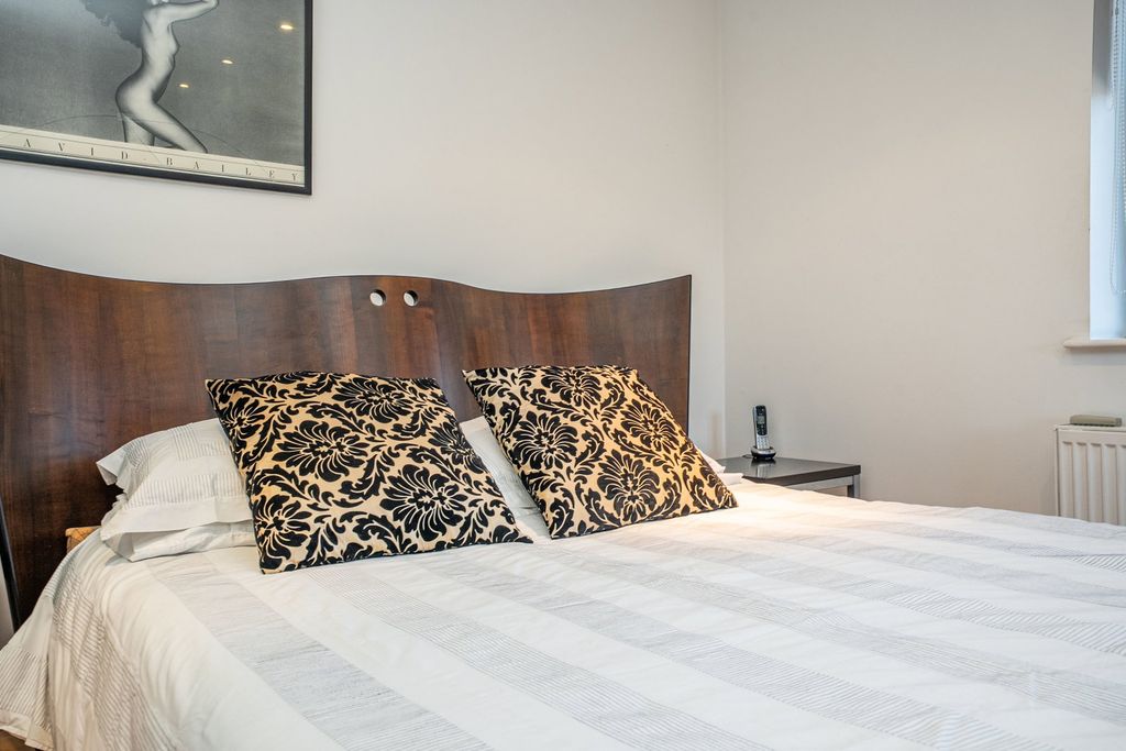 Additional image 19 of 3 bed penthouse for salePenthouse, Kings Court NG1