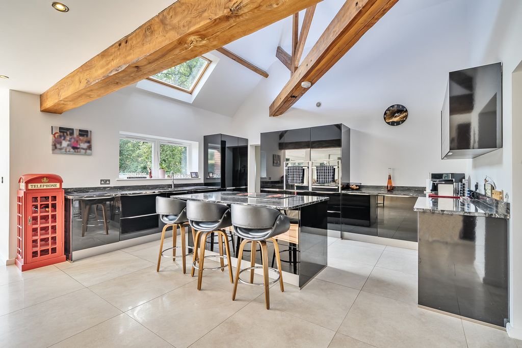 Property photo 3 of 28