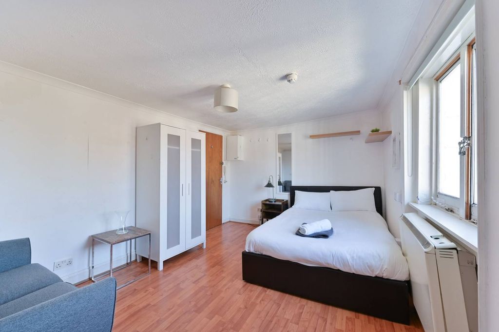 Property photo 3 of 7