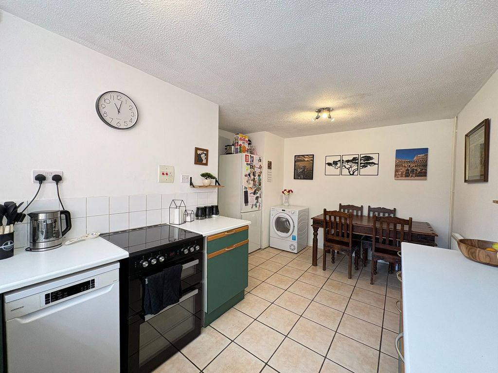 Property photo 3 of 27