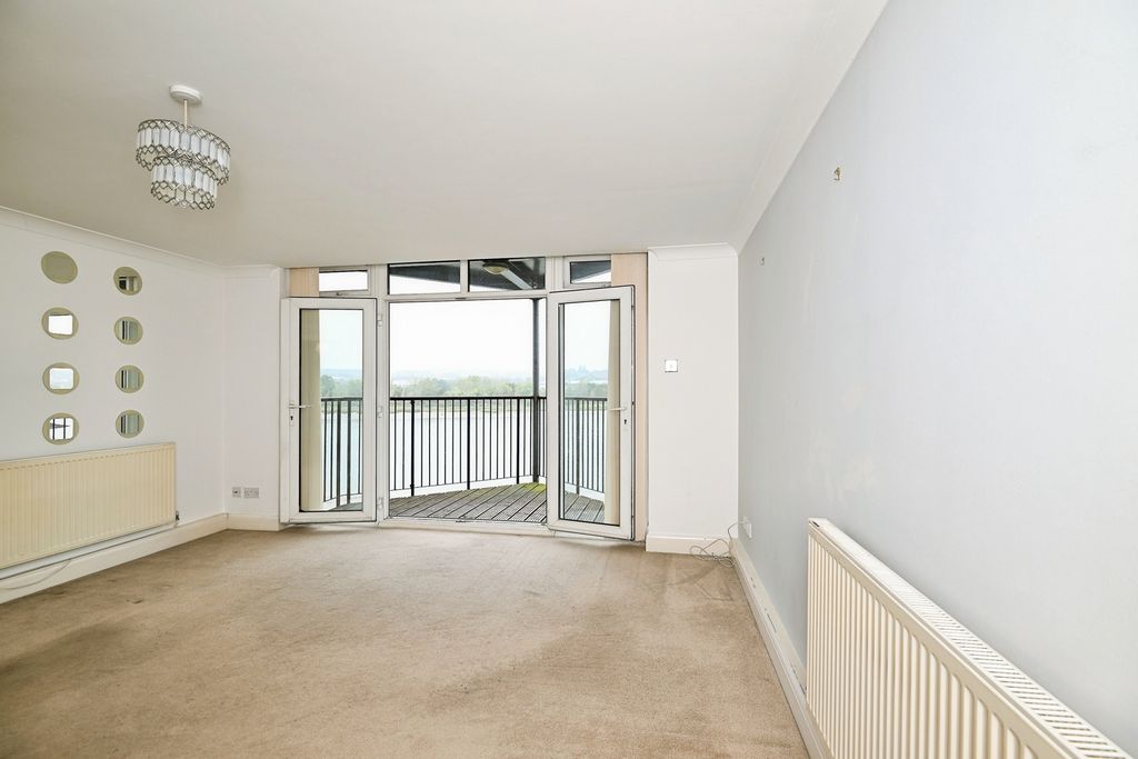 Property photo 2 of 14 Photo