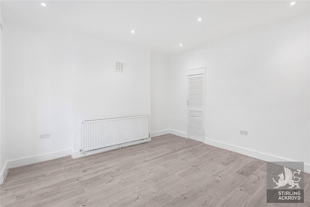 Property photo 3 of 20 Bedroom