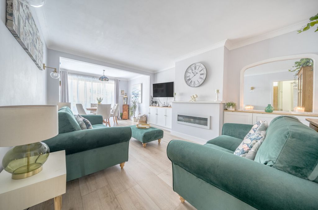 Property photo 2 of 12 1334586-8-689329E...