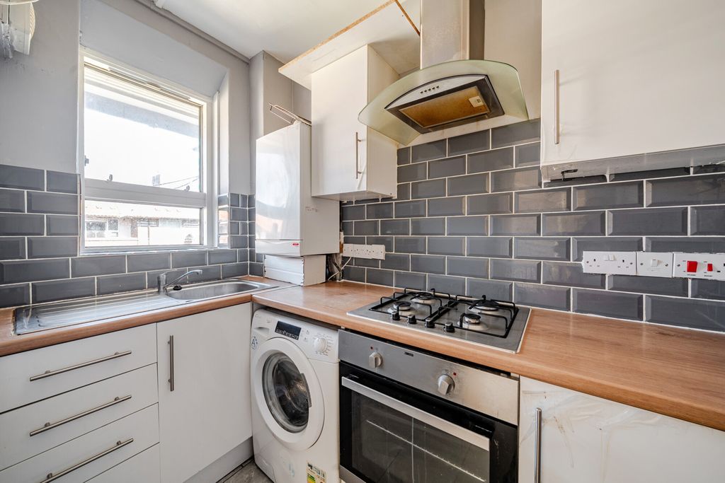 Property photo 2 of 9 1511952-6-1A0396B...