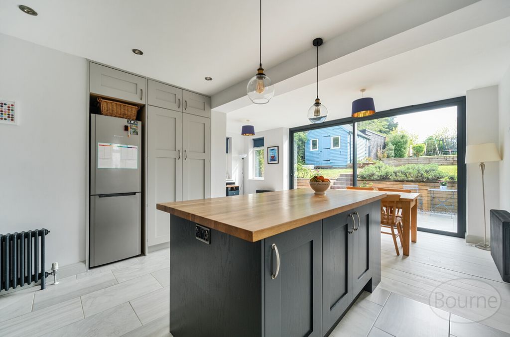 Property photo 2 of 21 1484c69B-B943-4F6...