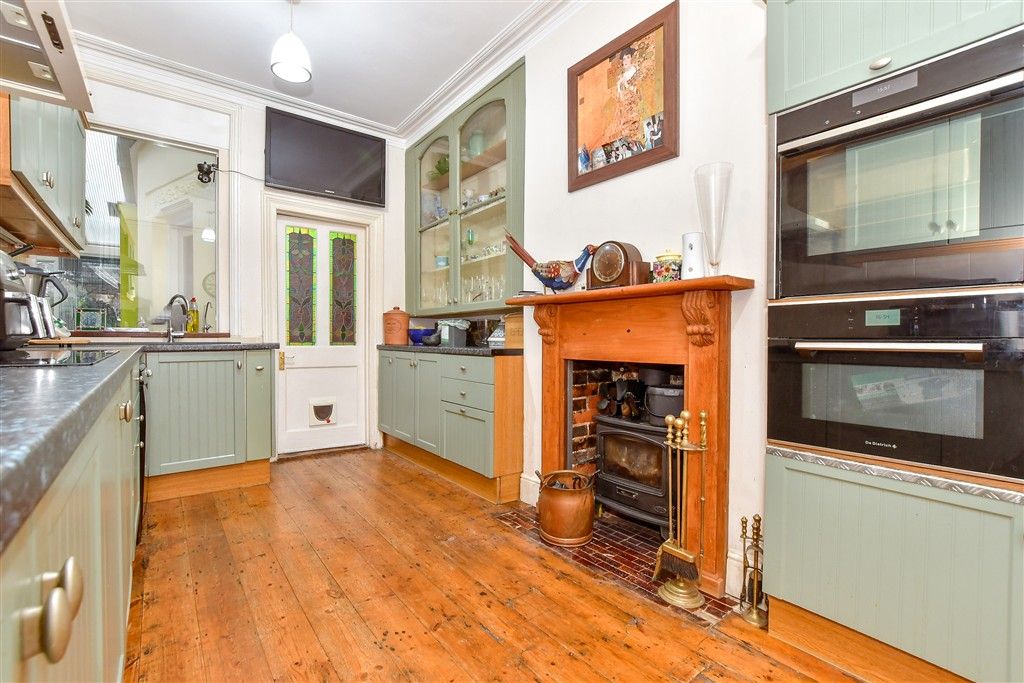 Property photo 3 of 14 Kitchen