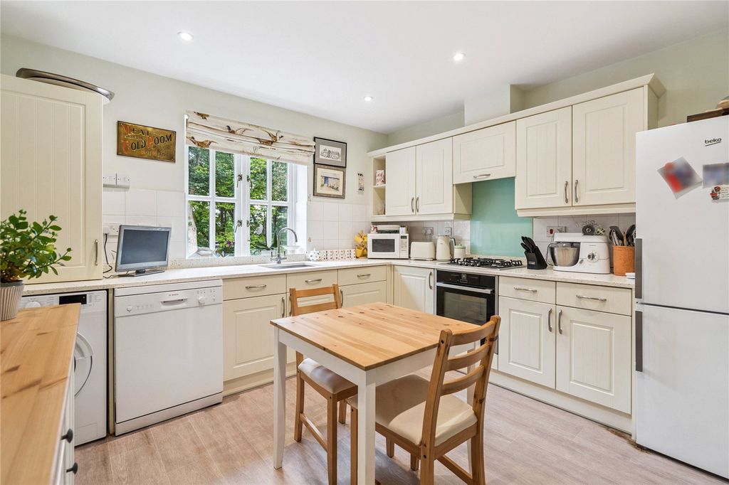 Property photo 2 of 19 Kitchen Breakfast Rm