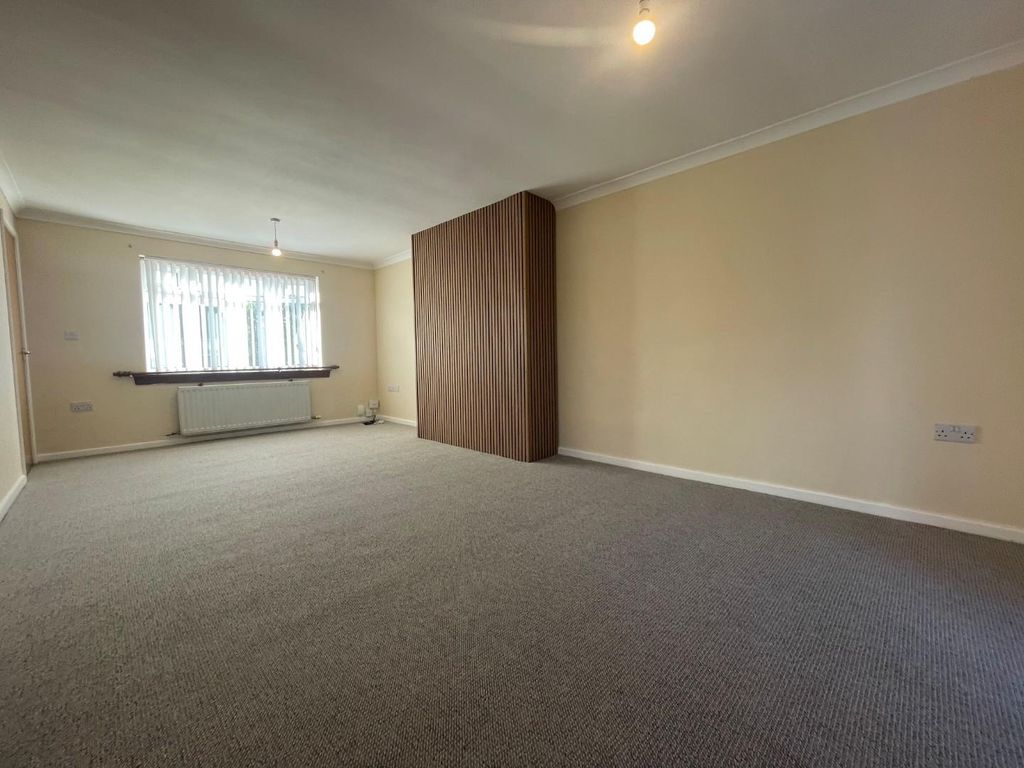 Property photo 2 of 10 Living Room
