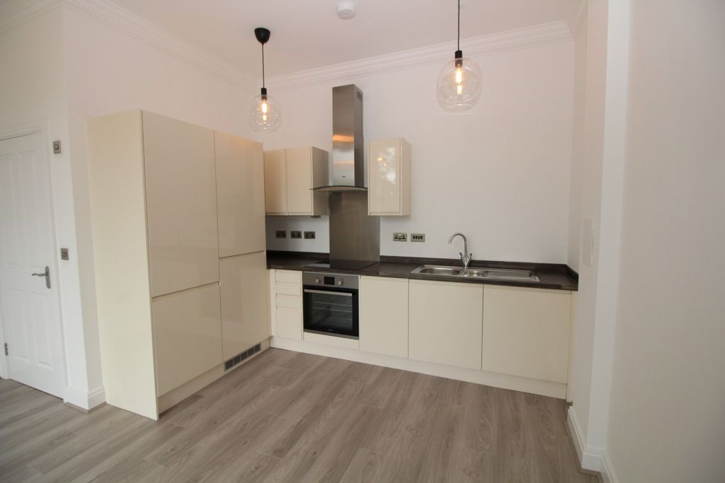 Property photo 3 of 17 Kitchen