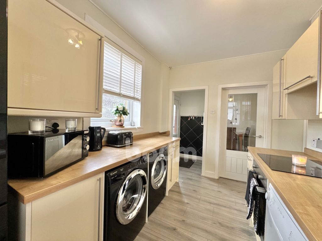 Property photo 3 of 22 Cleeves Avenue, Dalry Kitchen Photo