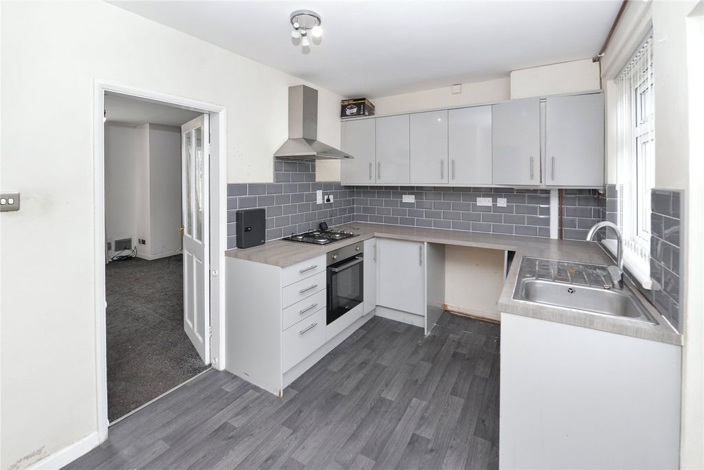 Property photo 3 of 15 Kitchen