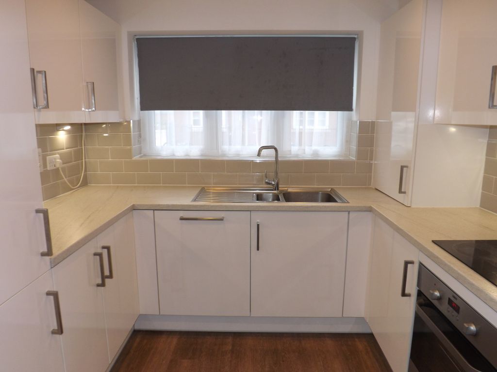 Property photo 2 of 6 Kitchen