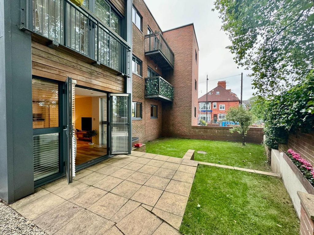 Property photo 3 of 35