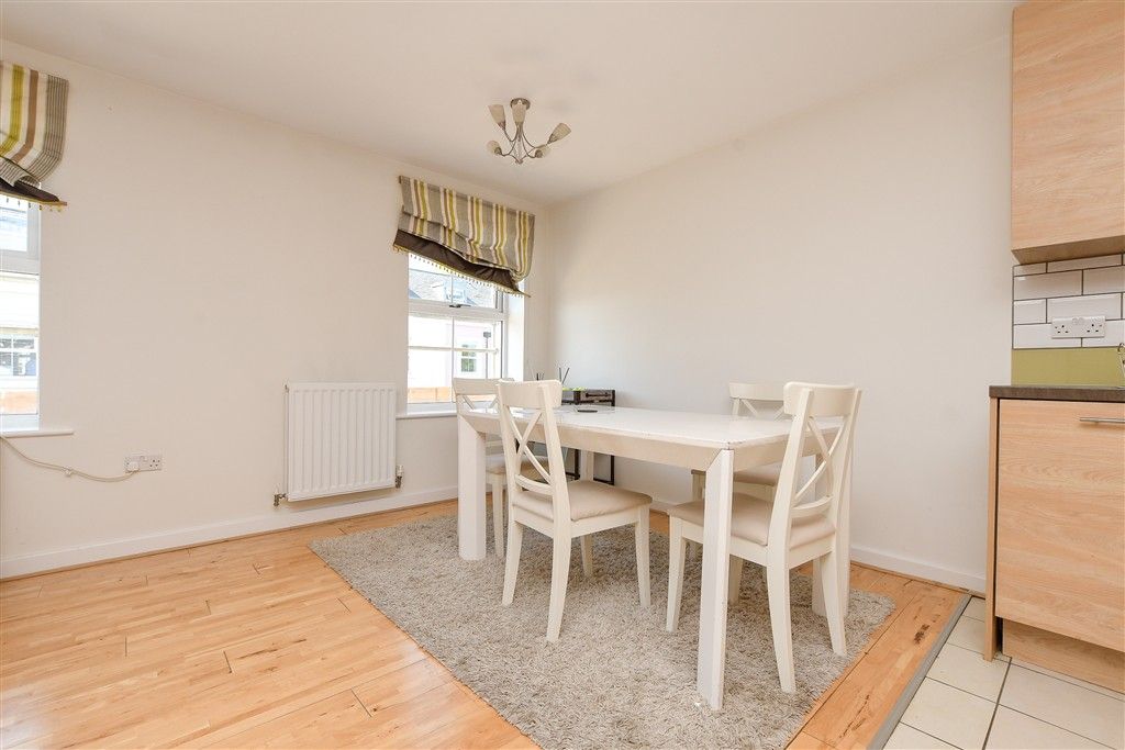 Property photo 3 of 14 Dining Area