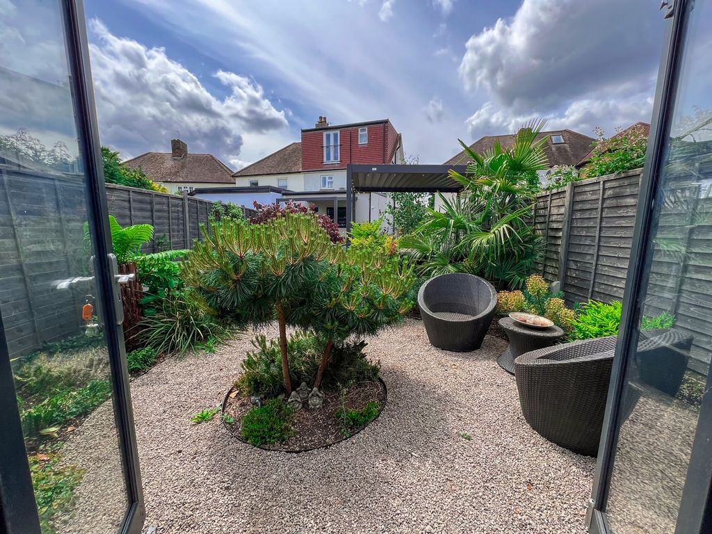 Property photo 2 of 33
