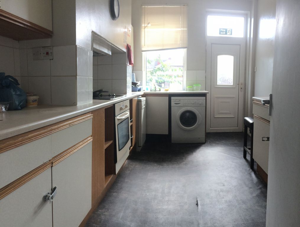 Property photo 1 of 4 50 Pinderfields Road, Room 8, Wakefield, West Yorkshire, Wf1 3Lz