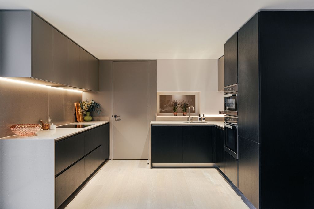 Property photo 3 of 10 Kitchen