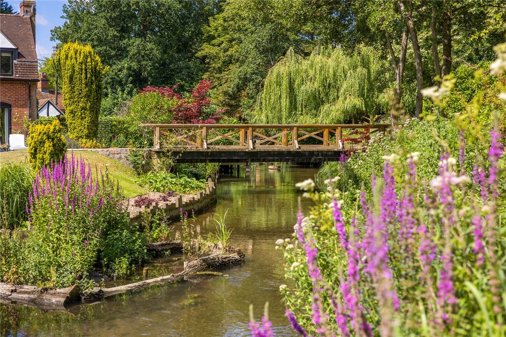 Property photo 1 of 31 River Lea