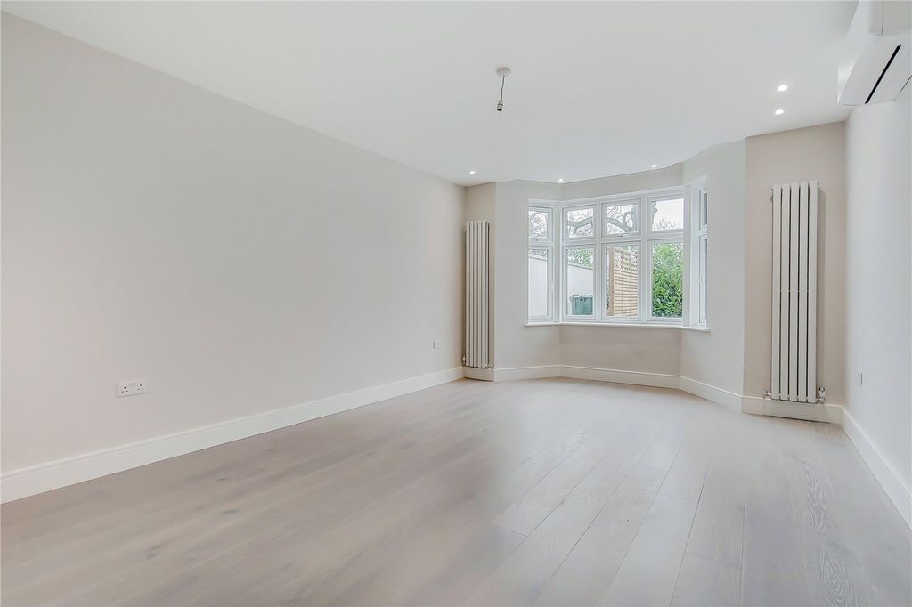 Property photo 3 of 28 Picture No. 03