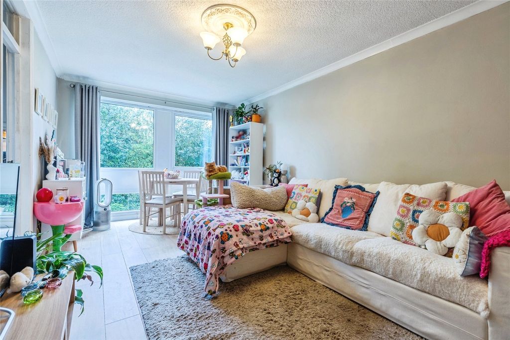 Property photo 2 of 18 Picture No. 12