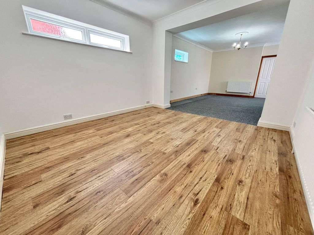 Property photo 3 of 34