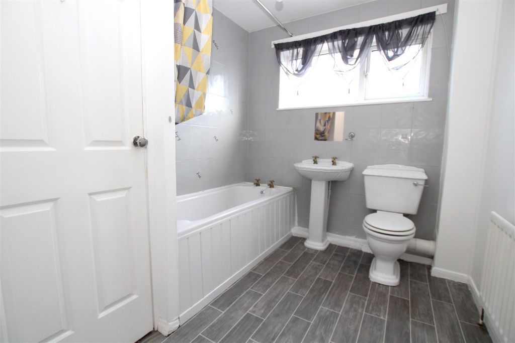 Property photo 2 of 7 Bathroom.Jpg