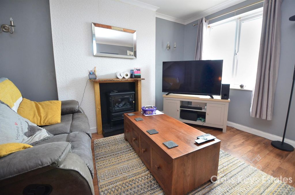 Property photo 3 of 17 Sitting Room