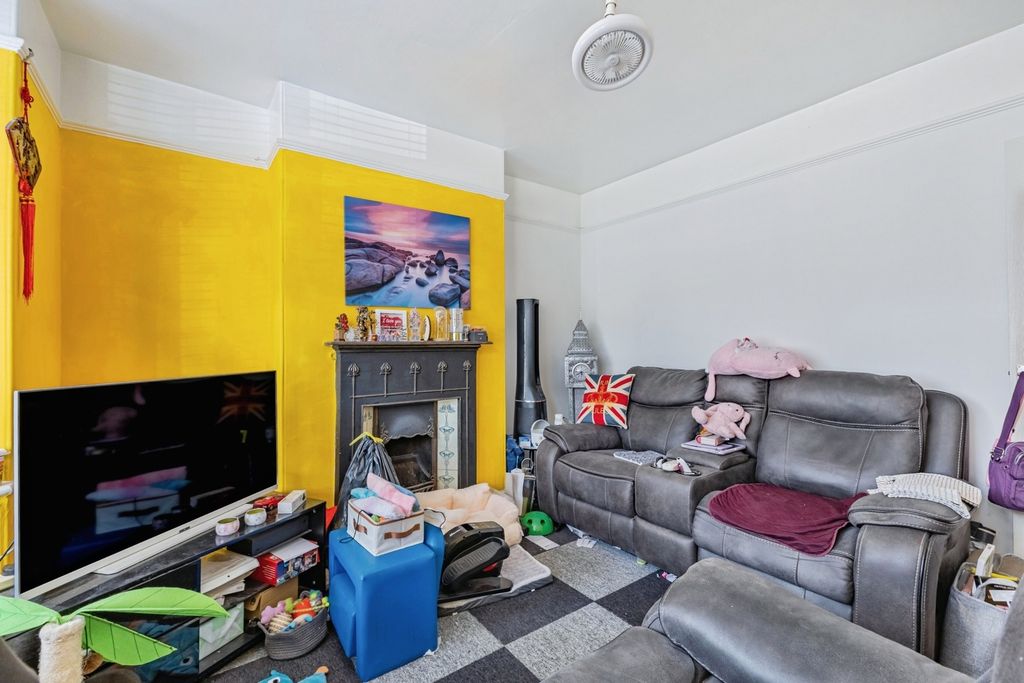 Property photo 3 of 16 Pbox-Img.Jpg