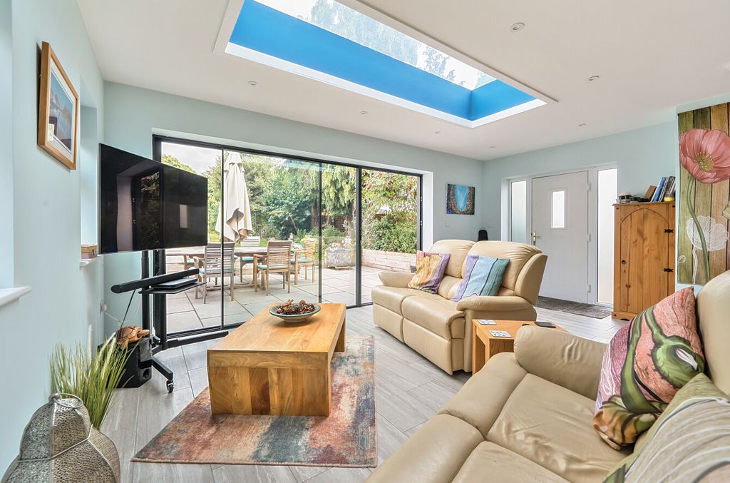 Property photo 3 of 33 1339810-19-68A4Be...