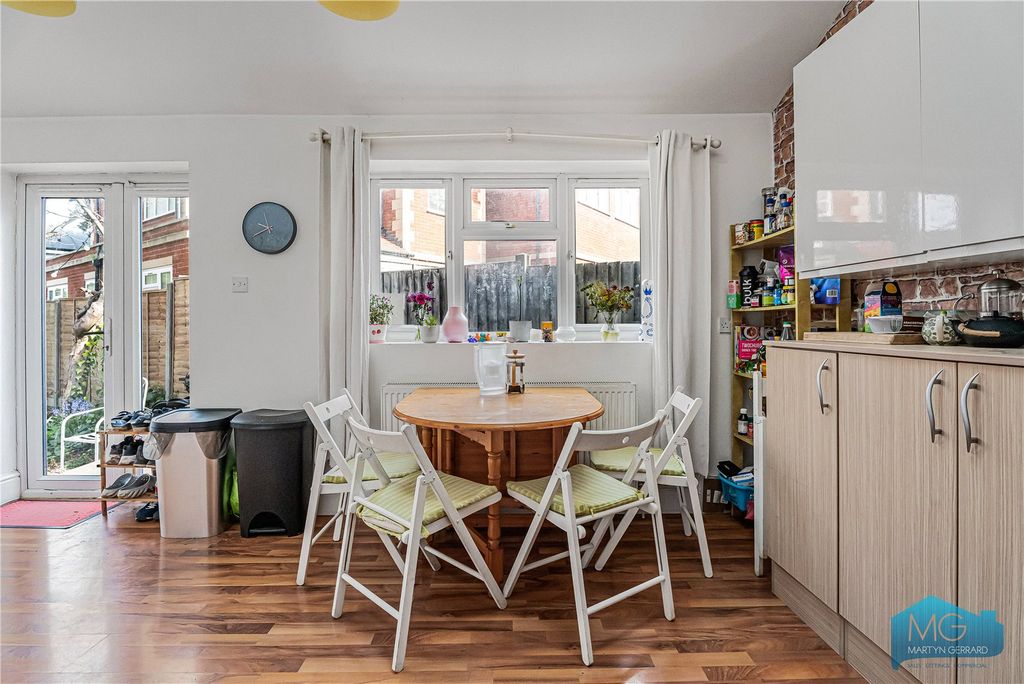 Property photo 2 of 22 Picture No. 19