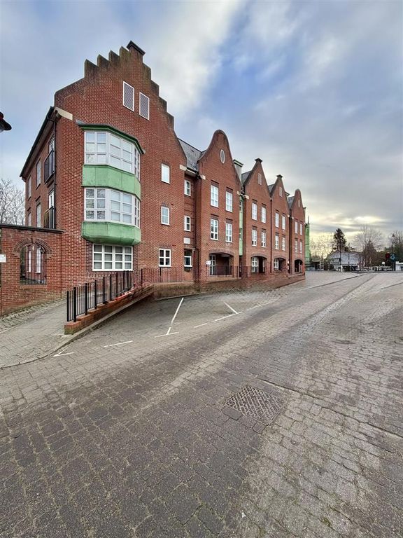 Property photo 1 of 36 Watling Mansions - Radlett