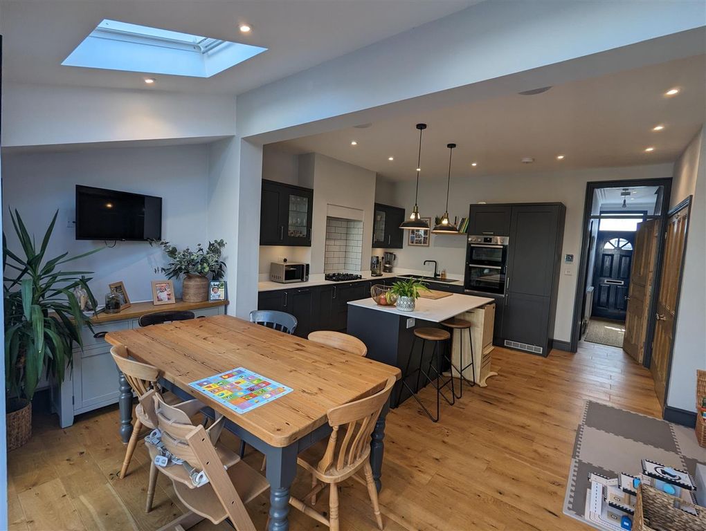 Property photo 3 of 16