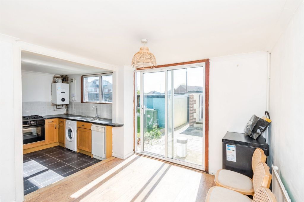 Property photo 3 of 20