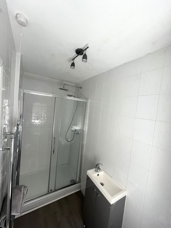 Property photo 3 of 6 Bathroom