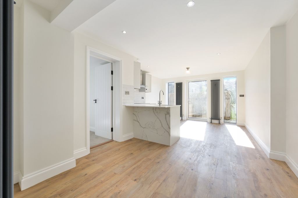 Property photo 3 of 12 Picture No. 13